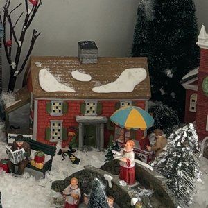 Dept 56 Heritage Village Collection "Shingle Creek House" Retired